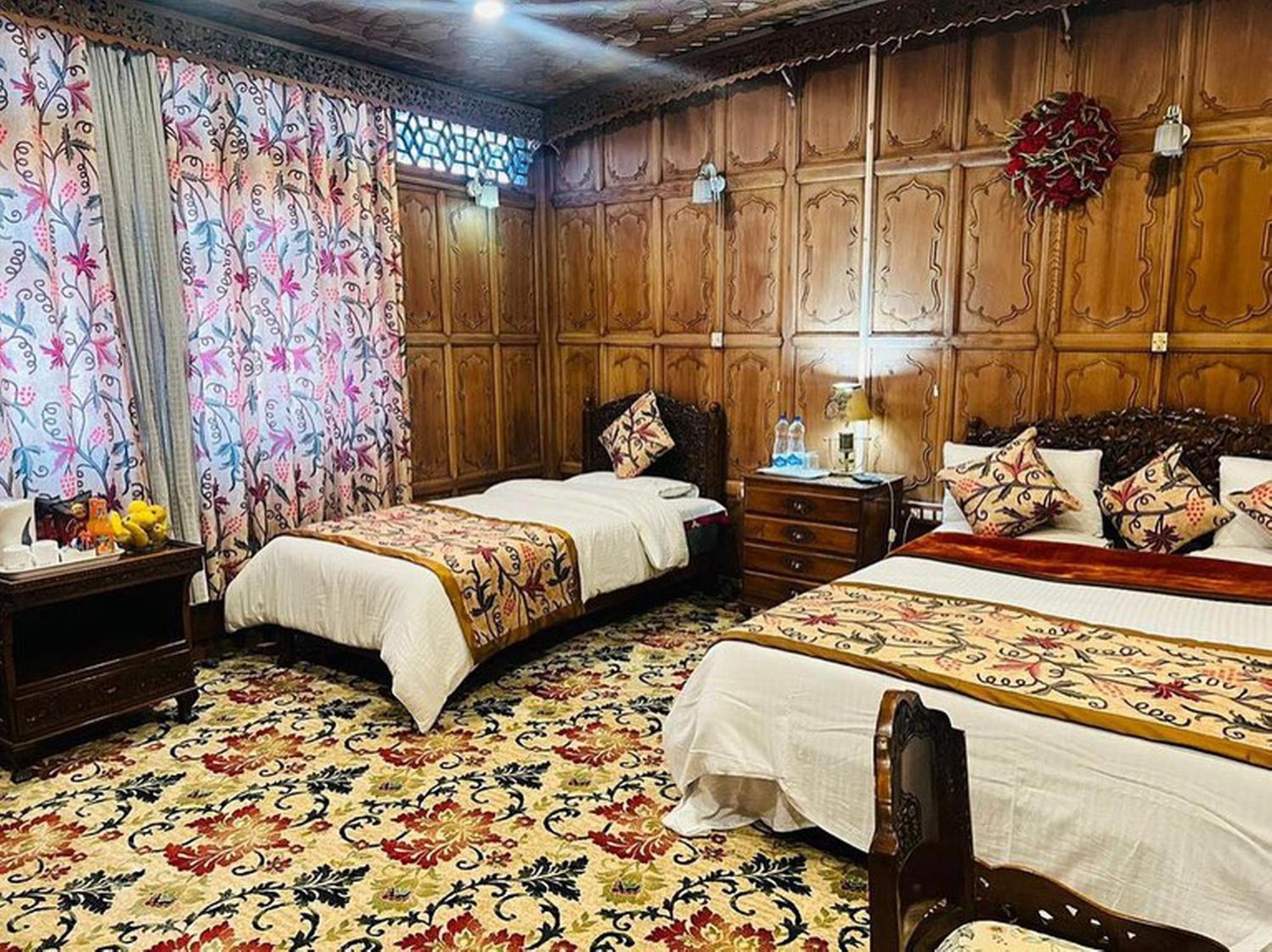 The Heritage Group Of Houseboats Srinagar  Exterior photo
