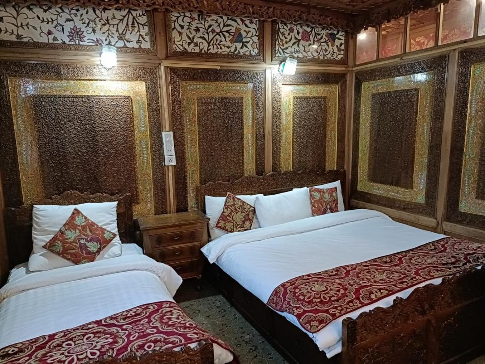 The Heritage Group Of Houseboats Srinagar  Exterior photo