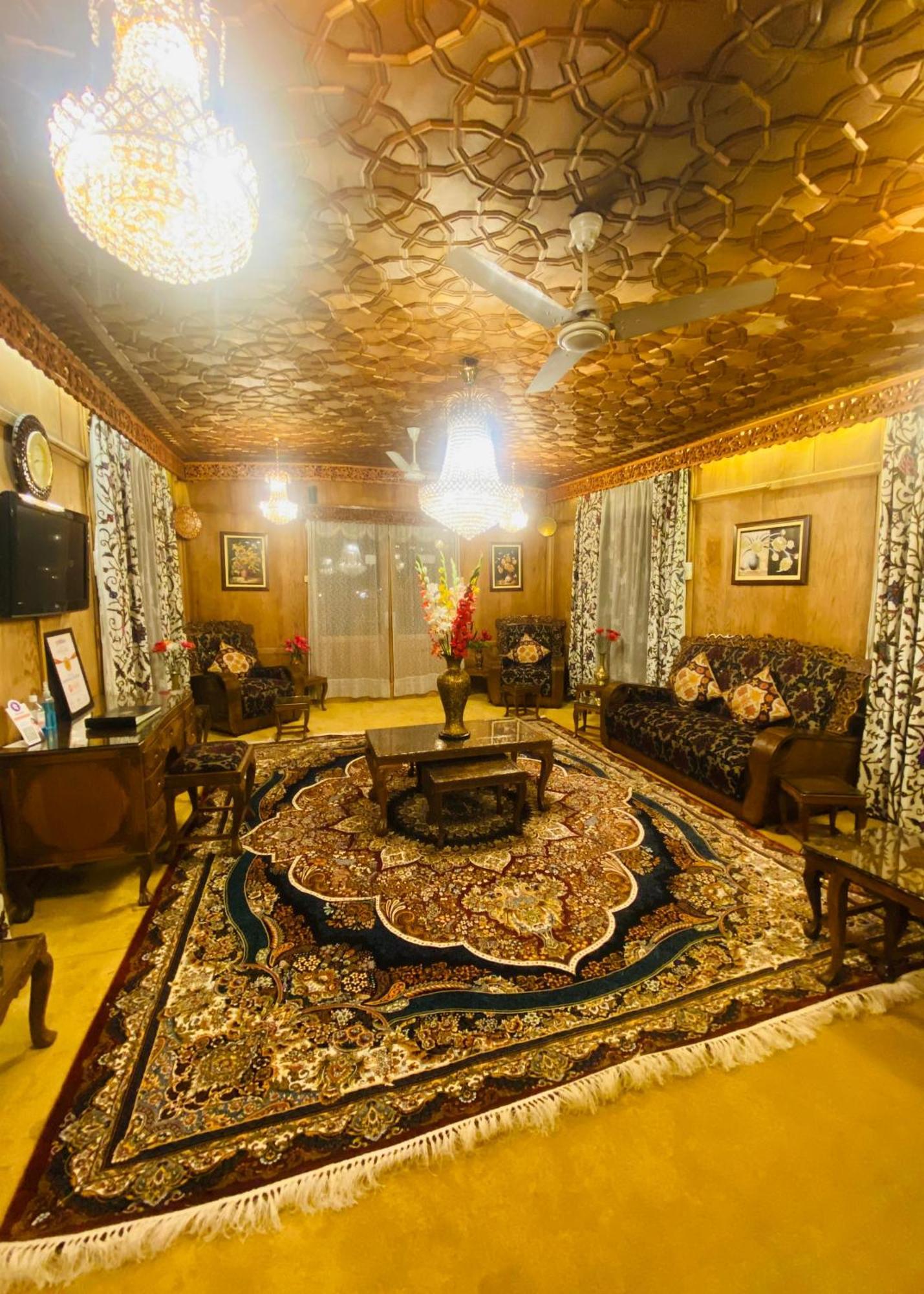 The Heritage Group Of Houseboats Srinagar  Exterior photo