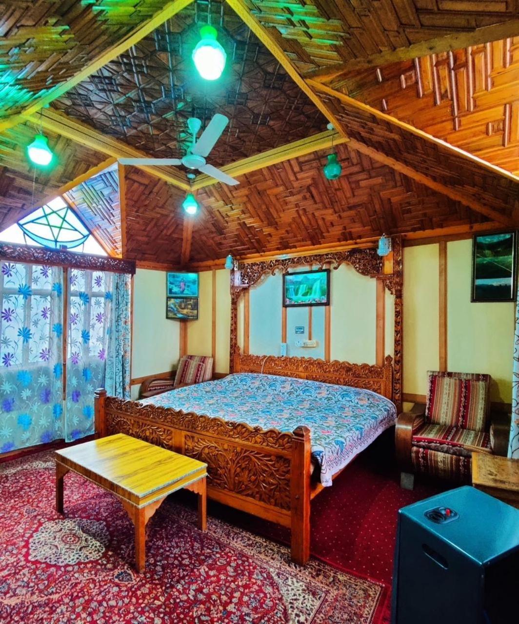 The Heritage Group Of Houseboats Srinagar  Exterior photo