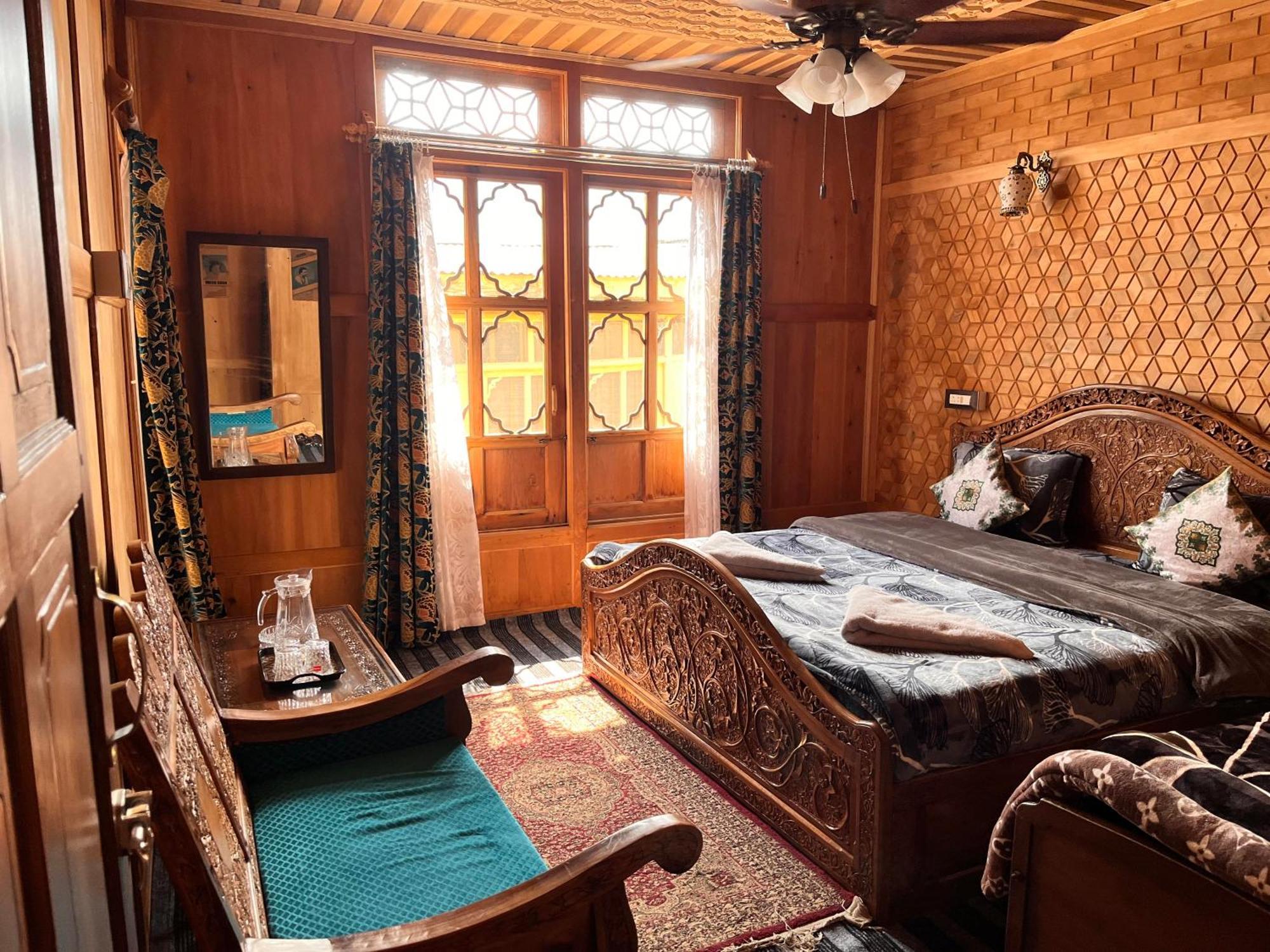 The Heritage Group Of Houseboats Srinagar  Exterior photo
