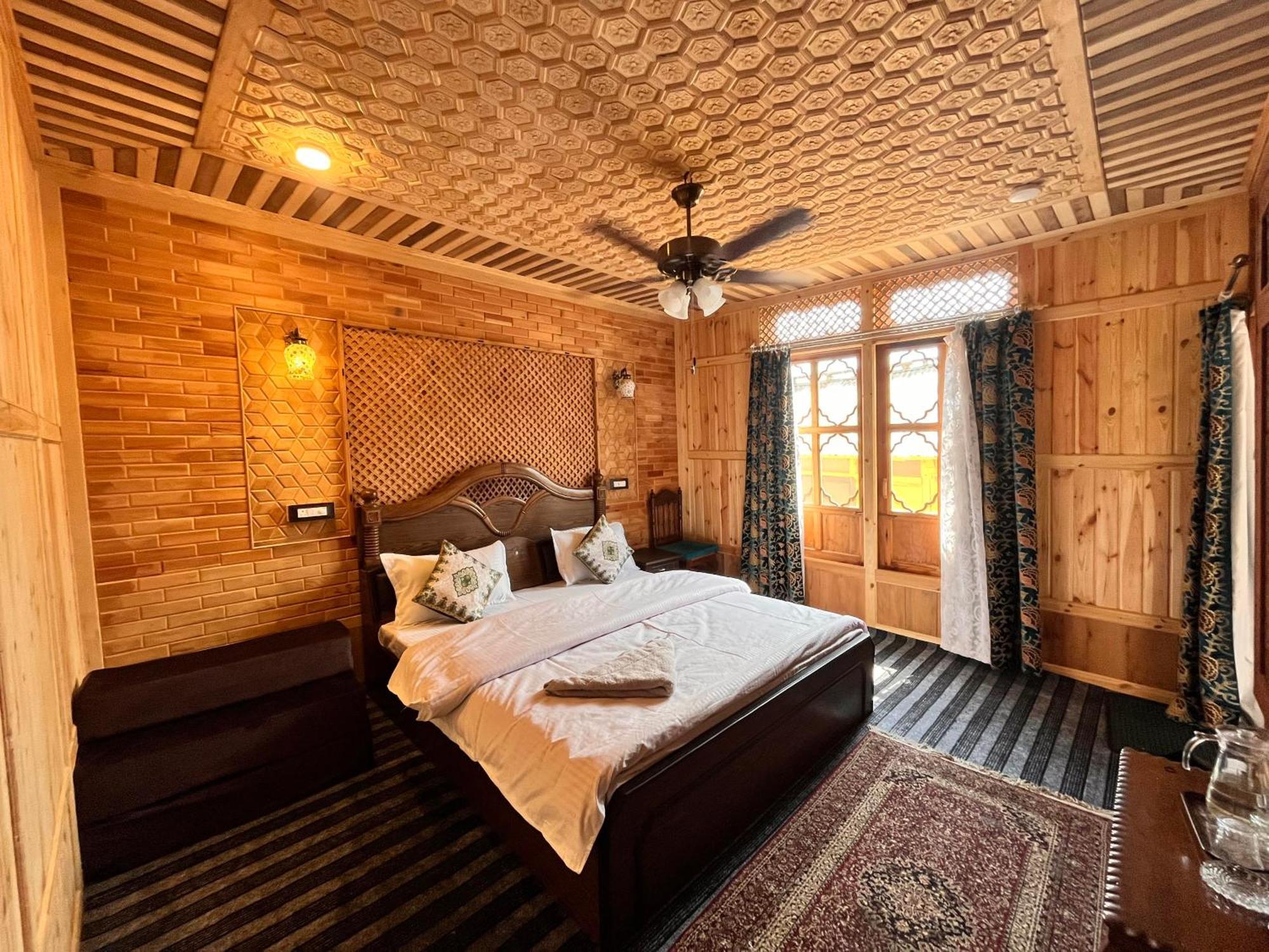 The Heritage Group Of Houseboats Srinagar  Exterior photo