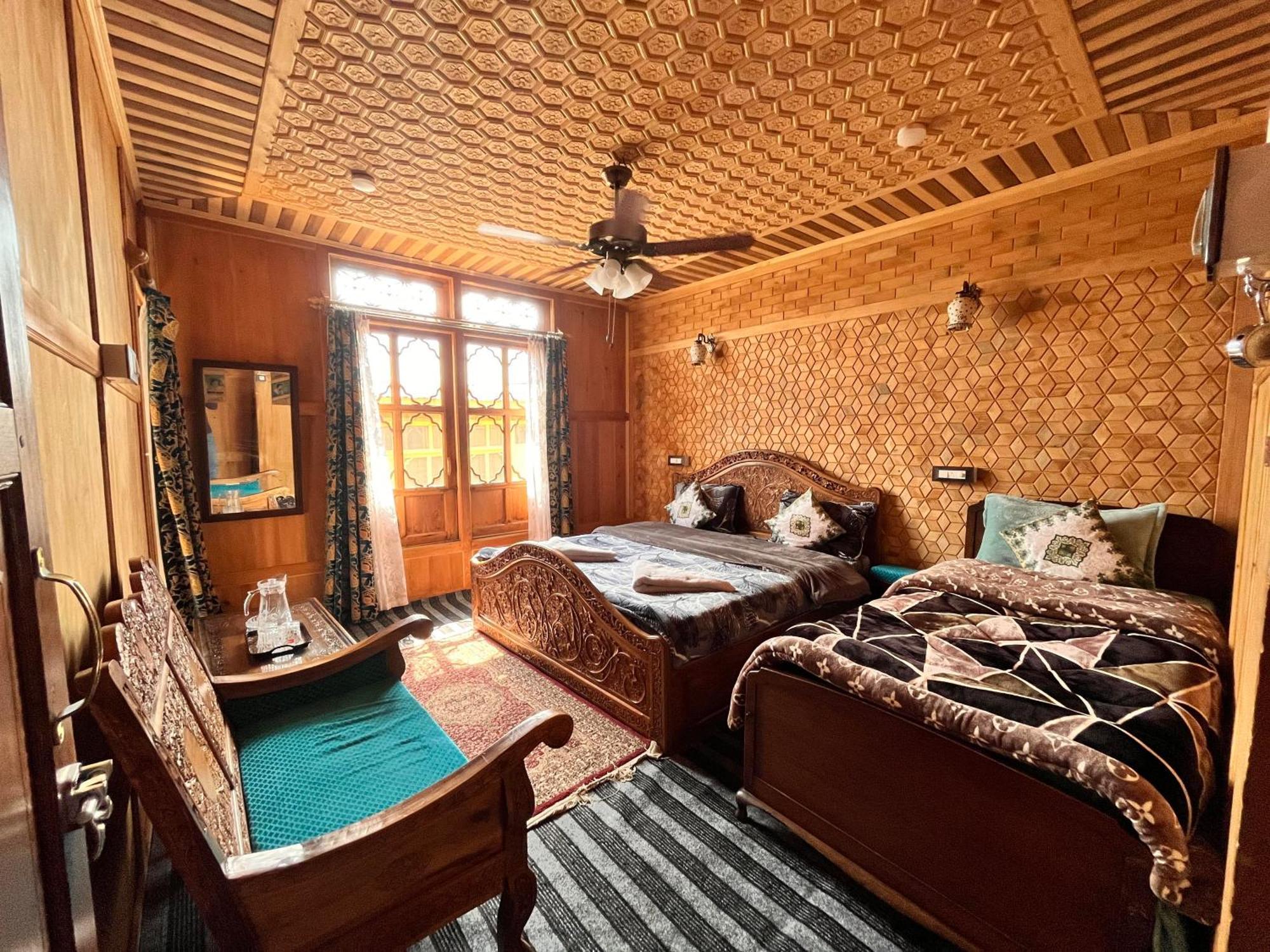 The Heritage Group Of Houseboats Srinagar  Exterior photo